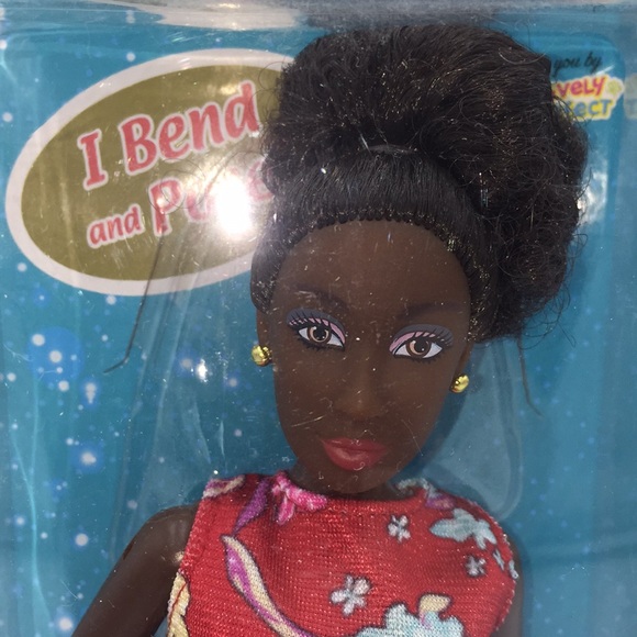 Fresh Dolls Lynette African American Black Fashion Doll Posable New in Package - Picture 2 of 9